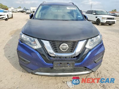 Piąte zdjęcie samochodu w środku: 2018 NISSAN ROGUE SV VIN:KNMAT2MT9JP571152 - miniatura