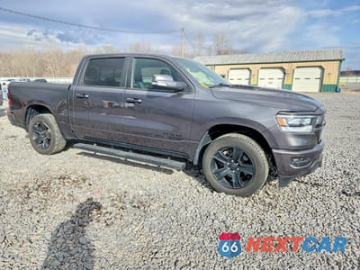 Czwarte zdjęcie samochodu z boku: 2022 RAM TRUCKS 1500 SPORT VIN:1C6SRFVT6NN437748 - miniatura