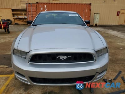 Piąte zdjęcie samochodu w środku: 2014 FORD MUSTANG VIN:1ZVBP8AM3E5258864 - miniatura
