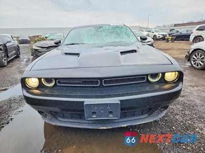 Piąte zdjęcie samochodu w środku: 2019 DODGE CHALLENGER SXT VIN:2C3CDZAG0KH712013 - miniatura