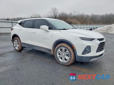 Czwarte zdjęcie samochodu z boku: 2021 CHEVROLET BLAZER 3LT VIN:3GNKBJRS3MS505212 - miniatura