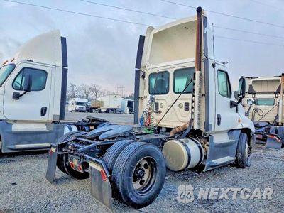 Zdjęcie 6 z 10 samochodu: 2016 FREIGHTLINER CASCADIA 125 SEMI TRUCK VIN:1FUBGEDV9GLHC5748 - miniatura