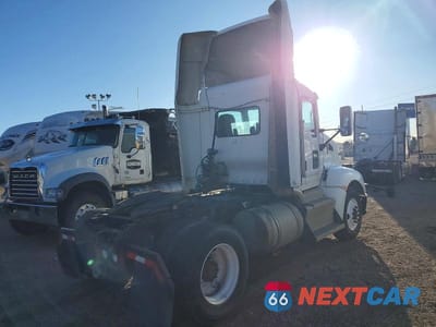 Czwarte zdjęcie samochodu z boku: 2013 KENWORTH T660 SEMI TRUCK VIN:1XKAA48X0DJ354888 - miniatura