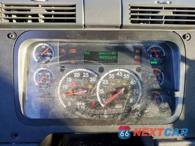 Zdjęcie 8 z 10 samochodu: 2016 FREIGHTLINER CASCADIA 125 VIN:1FUBGEDV8GLHC5773 - miniatura
