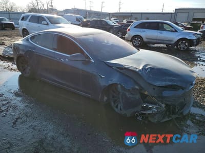Czwarte zdjęcie samochodu z boku: 2019 TESLA MODEL S VIN:5YJSA1E29KF300579 - miniatura