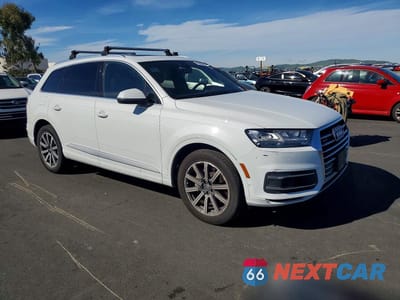 Czwarte zdjęcie samochodu z boku: 2019 AUDI Q7 PREMIUM PLUS VIN:WA1LAAF76KD020134 - miniatura