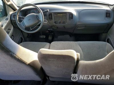Zdjęcie 8 z 13 samochodu: 2002 FORD EXPEDITION XLT VIN:1FMRU15W52LA84330 - miniatura