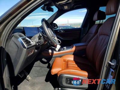 Zdjęcie 7 z 12 samochodu: 2025 BMW X7 XDRIVE40I VIN:5UX23EM08S9Z30359 - miniatura