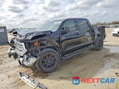 2017 TOYOTA TUNDRA CREWMAX SR5 5TFEW5F15HX220979 - główne zdjęcie licytacji z USA - miniatura