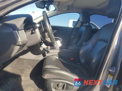 Zdjęcie 7 z 13 samochodu: 2017 JAGUAR XF PRESTIGE VIN:SAJBK4BV0HCY39533 - miniatura