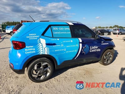 Trzecie zdjęcie samochodu z tyłu: 2024 HYUNDAI VENUE SEL VIN:KMHRC8A39RU316987 - miniatura