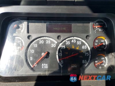 Zdjęcie 8 z 10 samochodu: 2016 FREIGHTLINER CASCADIA 125 SEMI TRUCK VIN:1FUBGEDV3GLHC5616 - miniatura