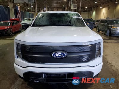 Piąte zdjęcie samochodu w środku: 2024 FORD F150 LIGHTNING XLT VIN:1FTVW3LK9RWG29110 - miniatura