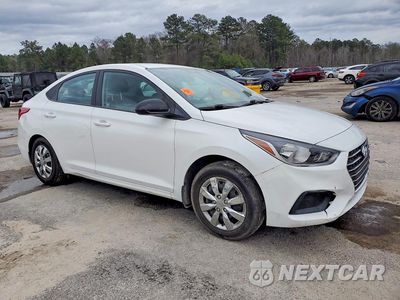 Czwarte zdjęcie samochodu z boku: 2021 HYUNDAI ACCENT SE VIN:3KPC24A67ME146443 - miniatura