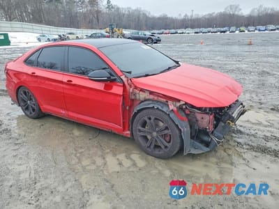 Czwarte zdjęcie samochodu z boku: 2019 VOLKSWAGEN JETTA GLI VIN:3VW5T7BU6KM150746 - miniatura