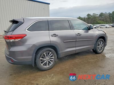 Trzecie zdjęcie samochodu z tyłu: 2017 TOYOTA HIGHLANDER XLE VIN:5TDJZRFH4HS455230 - miniatura