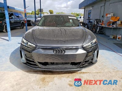 Piąte zdjęcie samochodu w środku: 2023 AUDI RS E-TRON GT VIN:WAUBHBFWXP7901139 - miniatura