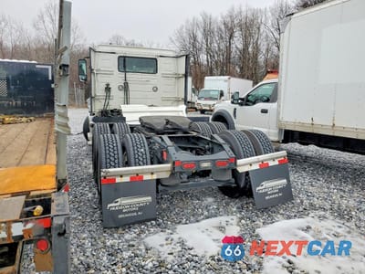 Trzecie zdjęcie samochodu z tyłu: 2024 VOLVO VNR SEMI TRUCK VIN:4V4WC9EH6RN658527 - miniatura