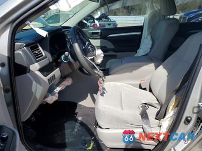 Zdjęcie 7 z 11 samochodu: 2019 TOYOTA HIGHLANDER LE VIN:5TDZARFHXKS047378 - miniatura