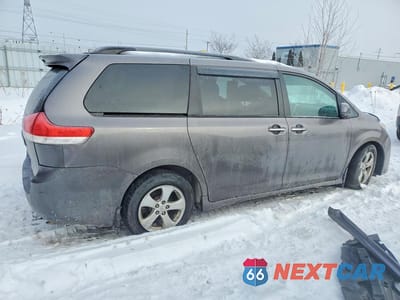 Trzecie zdjęcie samochodu z tyłu: 2019 TOYOTA SIENNA SE VIN:5TDXZ3DCXKS972828 - miniatura