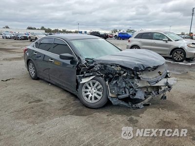 Czwarte zdjęcie samochodu z boku: 2018 NISSAN ALTIMA 2.5 VIN:1N4AL3AP4JC267804 - miniatura