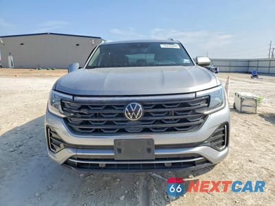 Piąte zdjęcie samochodu w środku: 2024 VOLKSWAGEN ATLAS CROSS SPORT SEL R-LINE VIN:1V2AE2CA9RC208829 - miniatura