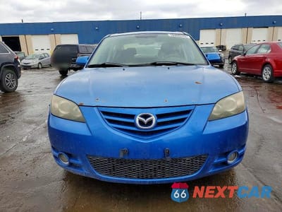 Piąte zdjęcie samochodu w środku: 2005 MAZDA 3 VIN:JM1BK123851281515 - miniatura