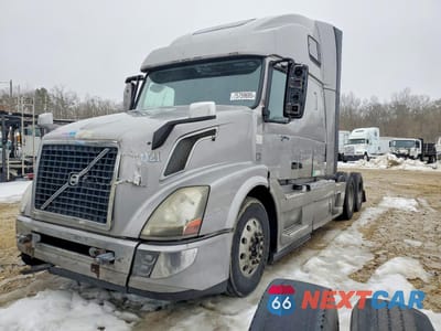 Drugie zdjęcie samochodu z przodu: 2016 VOLVO VN VNL VIN:4V4NC9EJ8GN946660 - miniatura