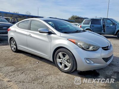 Czwarte zdjęcie samochodu z boku: 2013 HYUNDAI ELANTRA GLS VIN:KMHDH4AE0DU999824 - miniatura