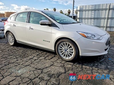 Czwarte zdjęcie samochodu z boku: 2017 FORD FOCUS BEV VIN:1FADP3R49HL314735 - miniatura