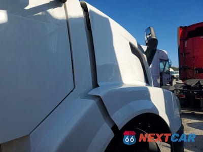 Zdjęcie 9 z 10 samochodu: 2018 VOLVO VNL SEMI TRUCK VIN:4V4N39TG5JN892443 - miniatura