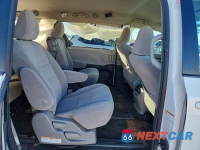 Zdjęcie 10 z 12 samochodu: 2018 TOYOTA SIENNA LE 8-PASSENGER VIN:5TDKZ3DC4JS906493 - miniatura