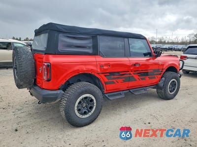 Trzecie zdjęcie samochodu z tyłu: 2023 FORD BRONCO BASE VIN:1FMEE5DH8PLB33825 - miniatura