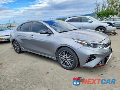 Czwarte zdjęcie samochodu z boku: 2023 KIA FORTE GT LINE VIN:3KPF54ADXPE550490 - miniatura