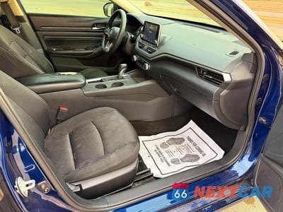 Piąte zdjęcie samochodu w środku: 2019 NISSAN ALTIMA S VIN:1N4BL4BV7KC152316 - miniatura