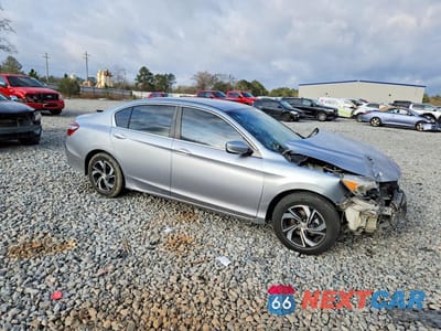 Czwarte zdjęcie samochodu z boku: 2017 HONDA ACCORD LX VIN:1HGCR2F3XHA177226 - miniatura