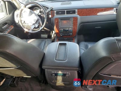 Zdjęcie 8 z 14 samochodu: 2012 CHEVROLET SUBURBAN K1500 LTZ VIN:1GNSKKE74CR302287 - miniatura