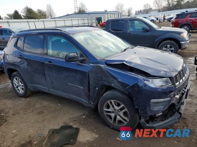 Czwarte zdjęcie samochodu z boku: 2018 JEEP COMPASS SPORT VIN:3C4NJCAB7JT286308 - miniatura