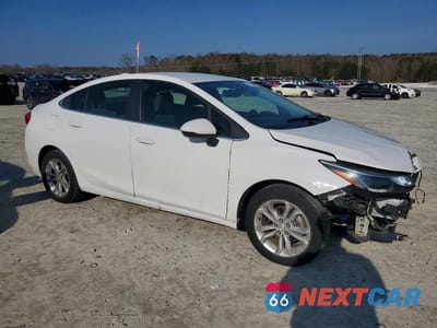 Czwarte zdjęcie samochodu z boku: 2019 CHEVROLET CRUZE LT VIN:1G1BE5SM5K7109614 - miniatura