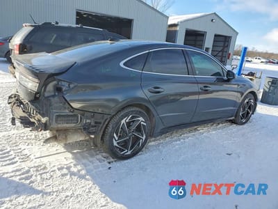 Trzecie zdjęcie samochodu z tyłu: 2025 HYUNDAI SONATA PREFERRED-TREND VIN:KMHL44JA8SA439469 - miniatura