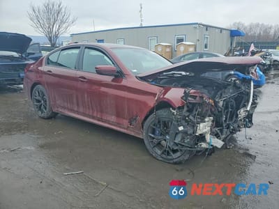 Czwarte zdjęcie samochodu z boku: 2022 BMW M550XI VIN:WBA13BK01NCJ45054 - miniatura