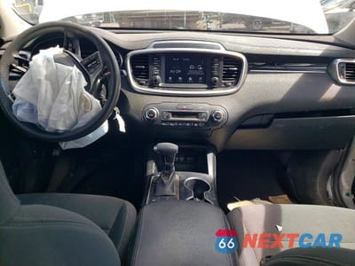 Zdjęcie 8 z 14 samochodu: 2019 KIA SORENTO VIN:5XYPG4A57KG490414 - miniatura