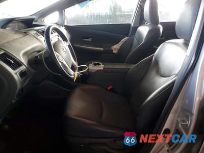 Zdjęcie 7 z 12 samochodu: 2013 TOYOTA PRIUS V VIN:JTDZN3EUXD3193025 - miniatura