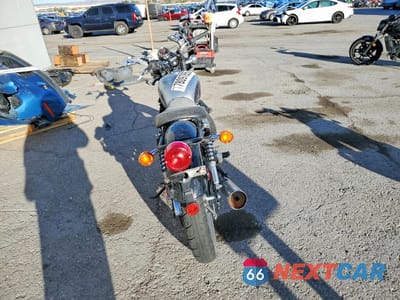 Czwarte zdjęcie samochodu z boku: 2015 SUZUKI TU250 X VIN:JS1NJ4CA1F2100257 - miniatura