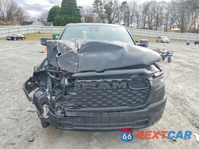 Piąte zdjęcie samochodu w środku: 2025 RAM 1500 BIG HORN VIN:1C6RRFFG1SN503585 - miniatura