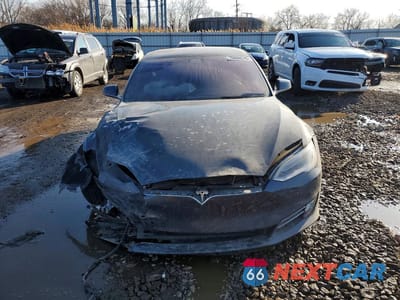 Piąte zdjęcie samochodu w środku: 2019 TESLA MODEL S VIN:5YJSA1E29KF300579 - miniatura