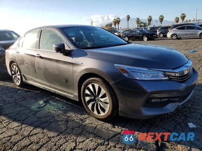 Czwarte zdjęcie samochodu z boku: 2017 HONDA ACCORD TOURING HYBRID VIN:JHMCR6F7XHC004625 - miniatura