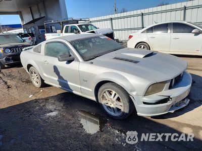 Czwarte zdjęcie samochodu z boku: 2006 FORD MUSTANG GT VIN:1ZVHT82H065136102 - miniatura