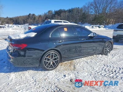 Trzecie zdjęcie samochodu z tyłu: 2022 MERCEDES-BENZ E 350 VIN:W1KZF8DB7NB072315 - miniatura