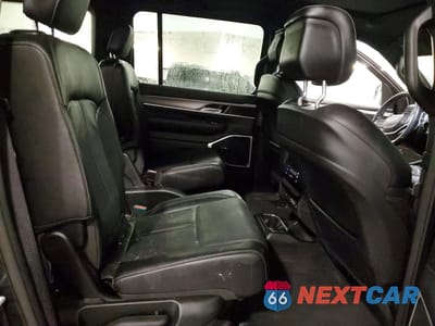 Zdjęcie 11 z 13 samochodu: 2023 JEEP WAGONEER SERIES II VIN:1C4SJVBPXPS559017 - miniatura